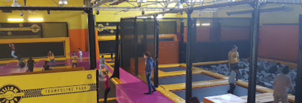 Yellow Jump Trampoline Park Saint-Étienne