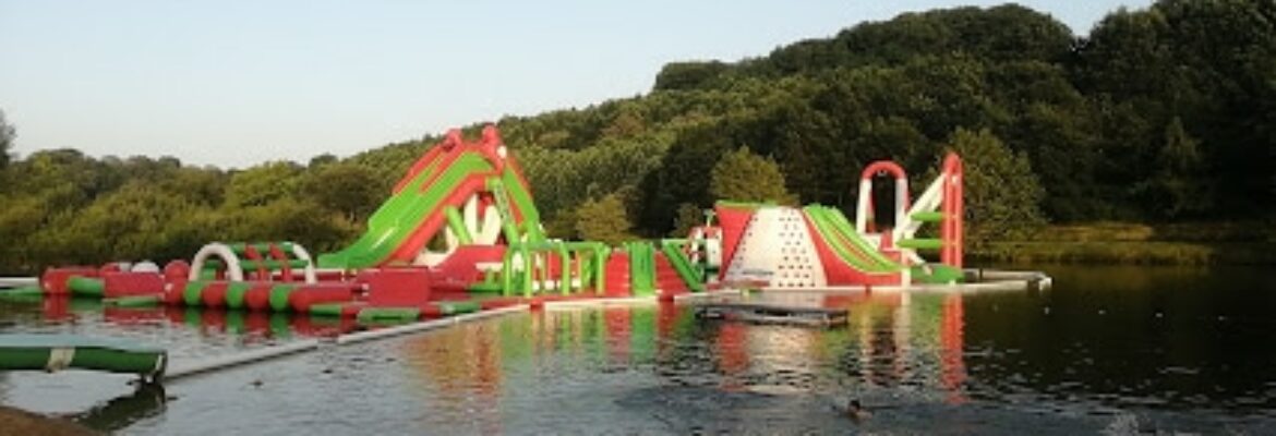 AquaZone Wipeout parc aquatique gonflable