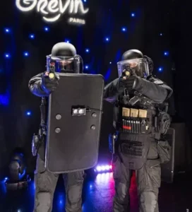 Le musée Grévin de Paris honore les héros du quotidien : les policiers du RAID