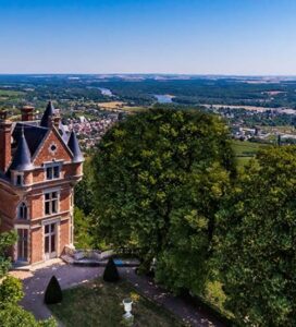 immersion artistique au château de sancerre découvrez vasarely
